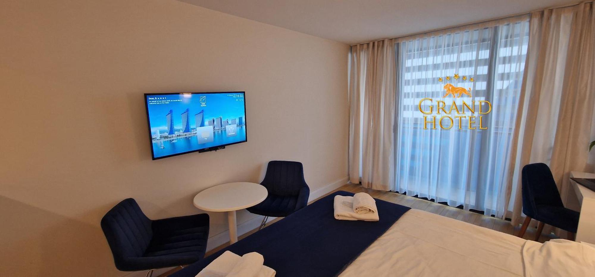 Grand Hotel ☆ Orbi City Batoemi Buitenkant foto
