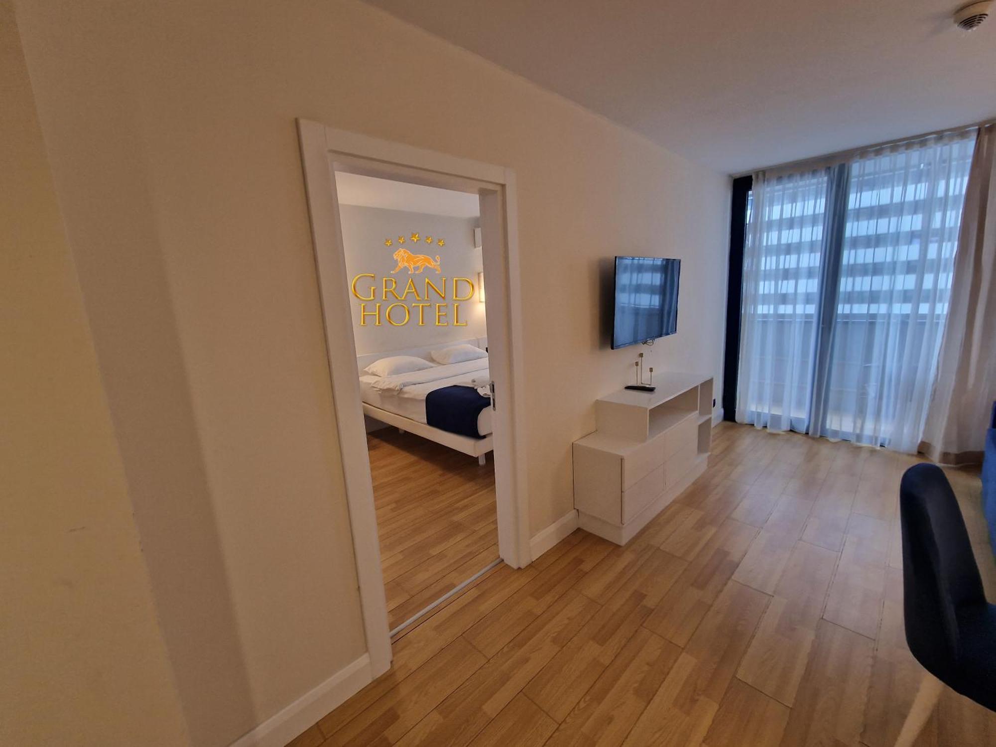 Grand Hotel ☆ Orbi City Batoemi Buitenkant foto