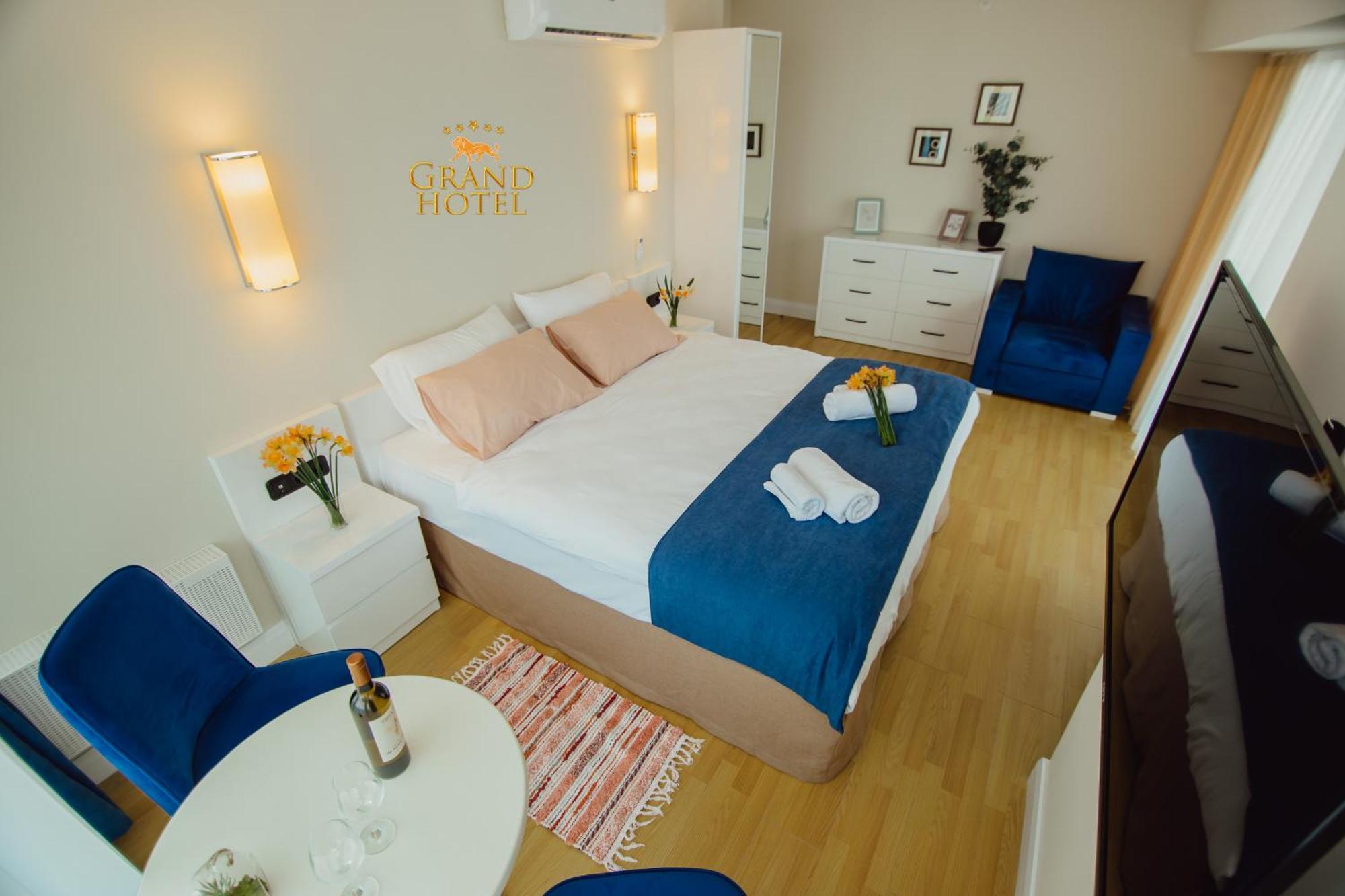 Grand Hotel ☆ Orbi City Batoemi Buitenkant foto