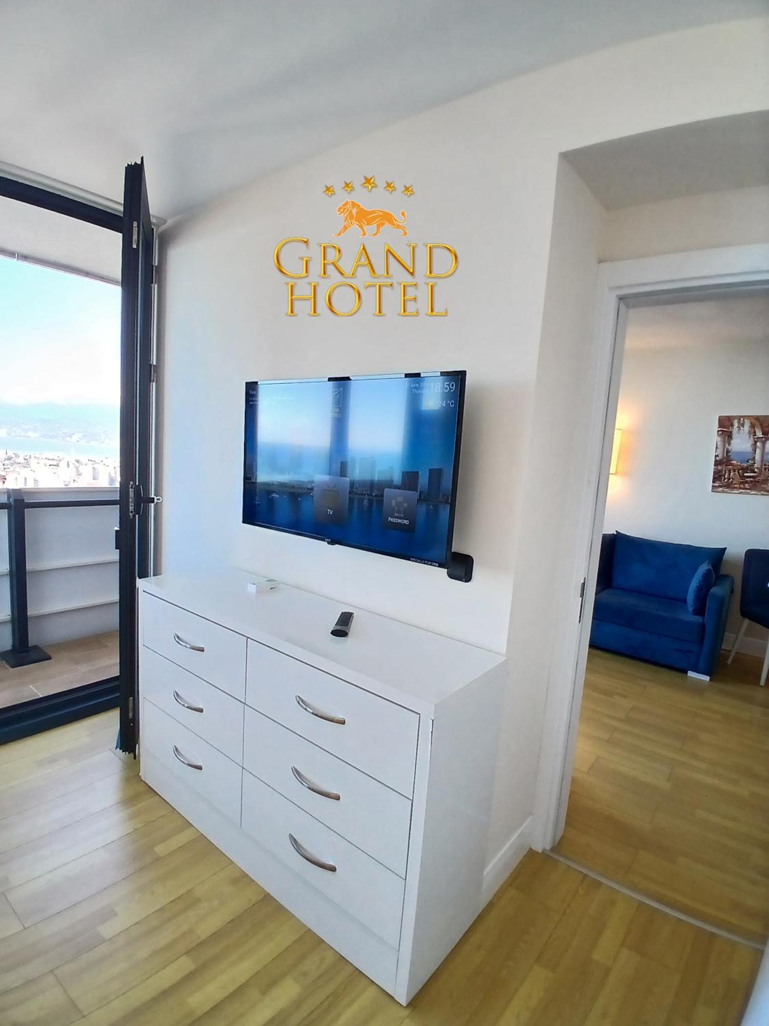 Grand Hotel ☆ Orbi City Batoemi Buitenkant foto