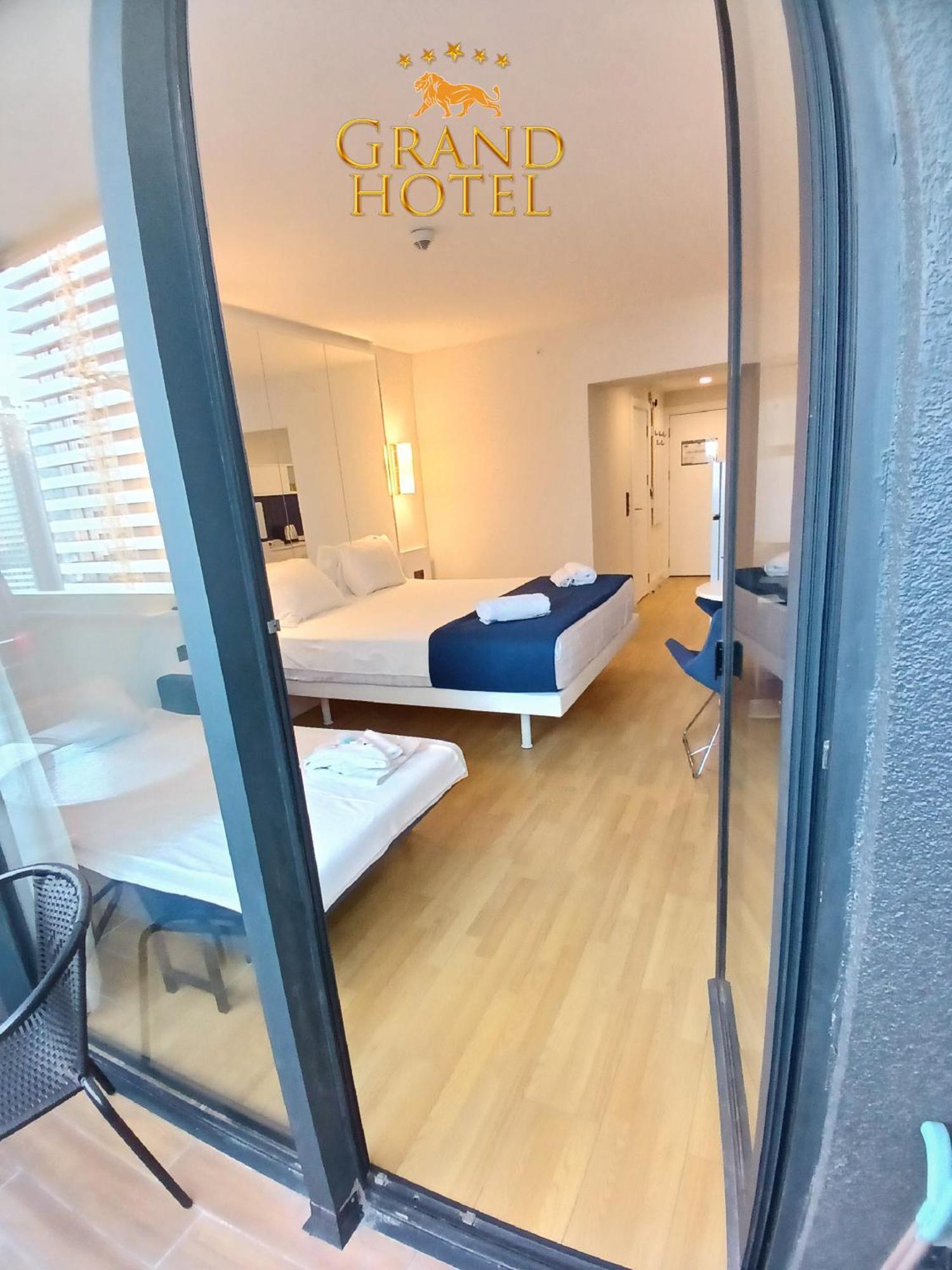 Grand Hotel ☆ Orbi City Batoemi Buitenkant foto