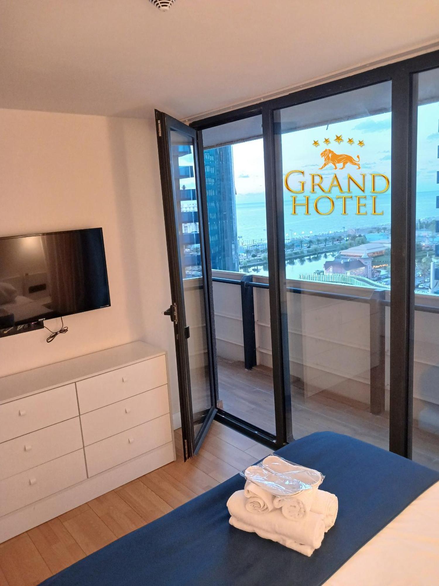 Grand Hotel ☆ Orbi City Batoemi Buitenkant foto