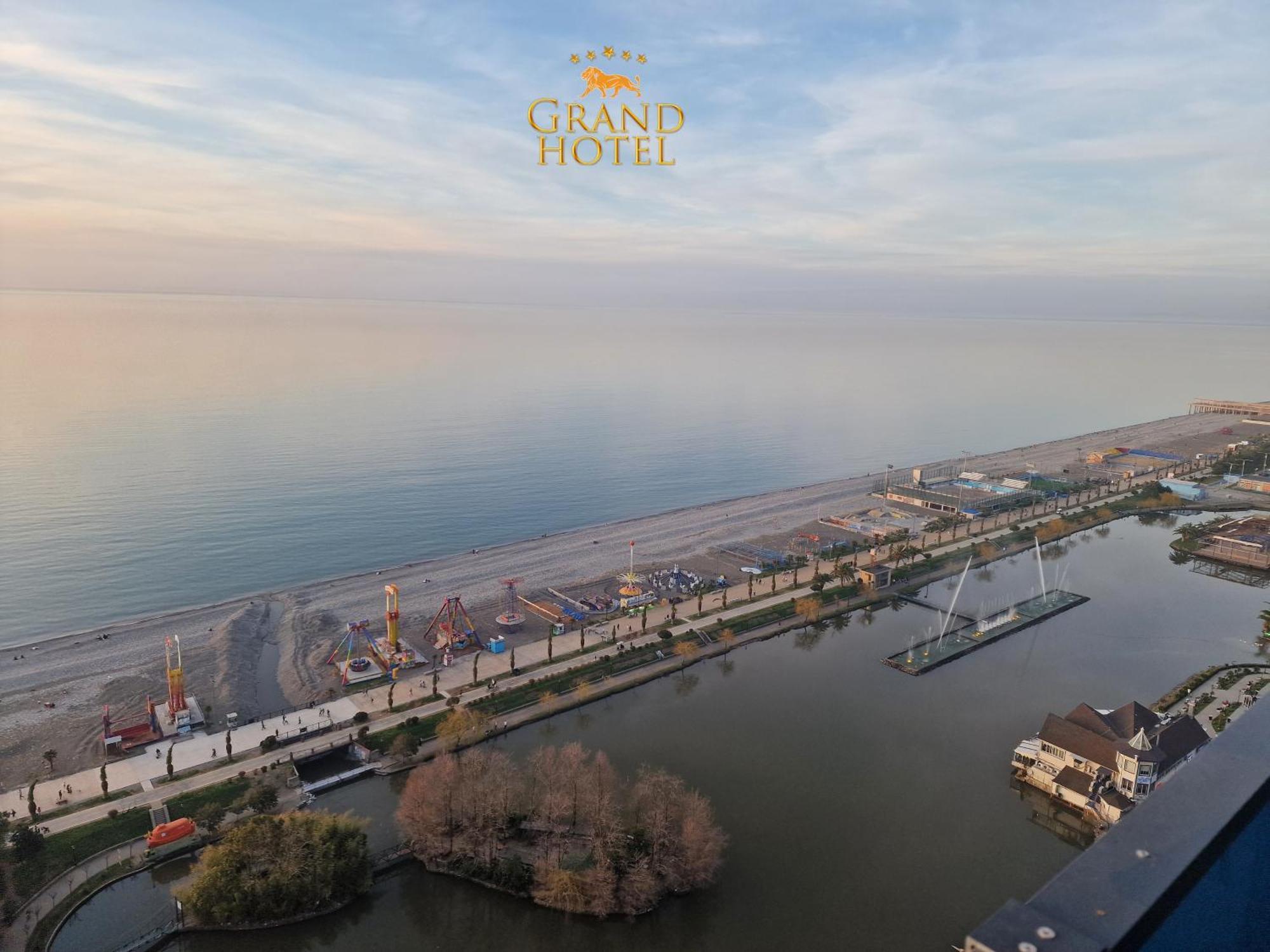 Grand Hotel ☆ Orbi City Batoemi Buitenkant foto