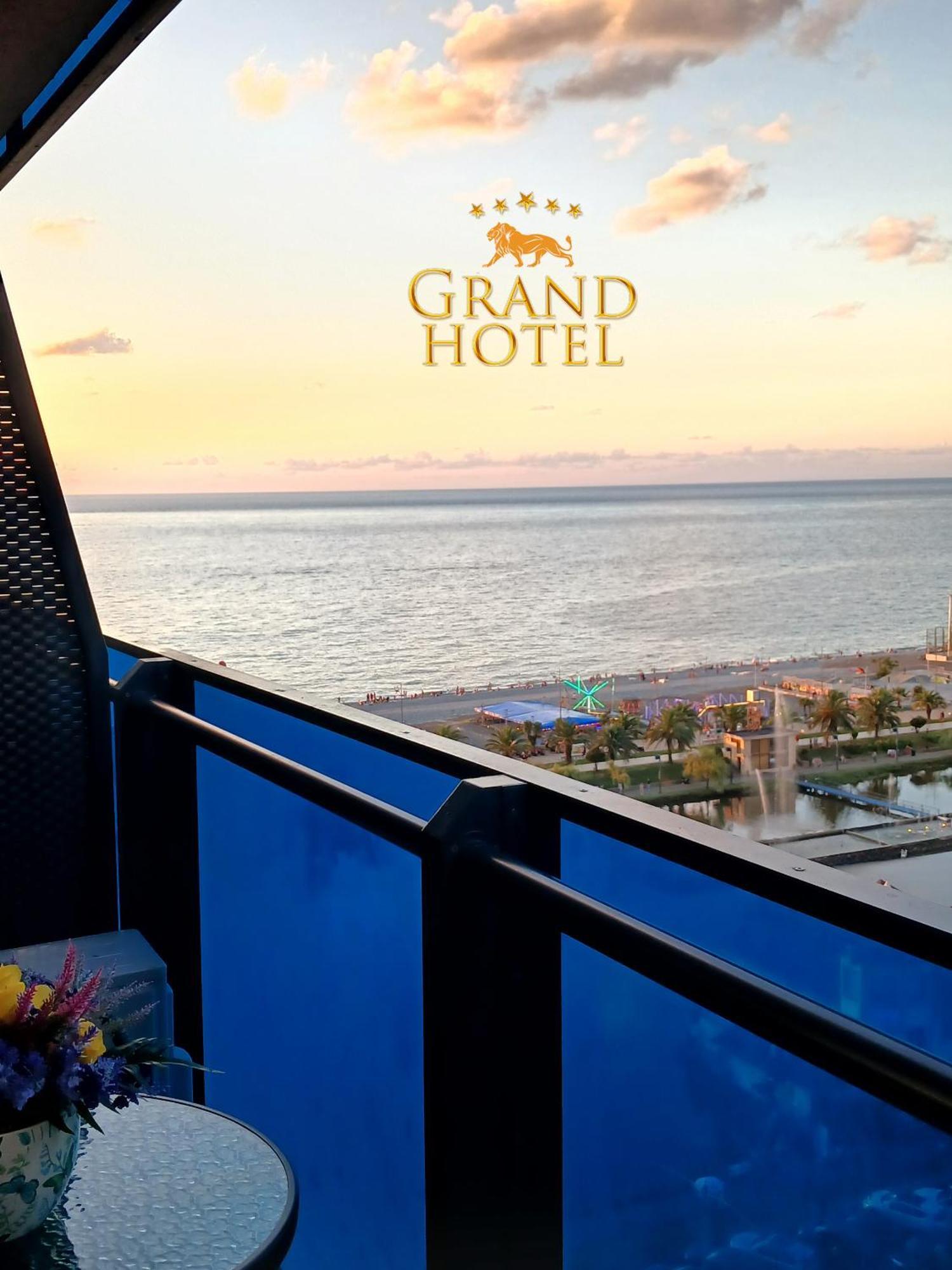 Grand Hotel ☆ Orbi City Batoemi Buitenkant foto