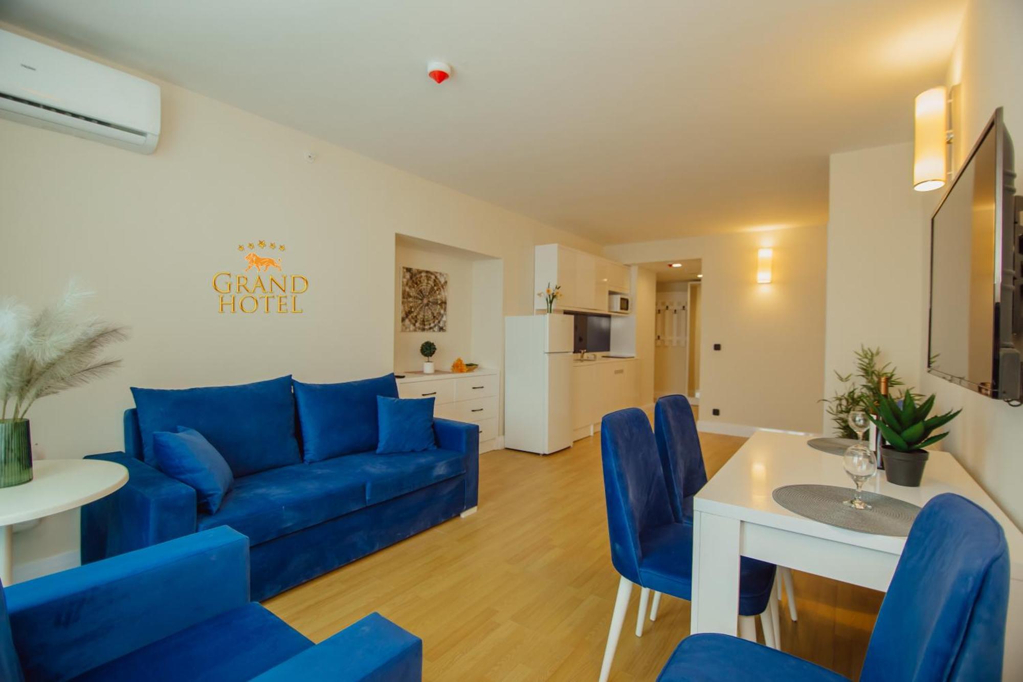 Grand Hotel ☆ Orbi City Batoemi Buitenkant foto
