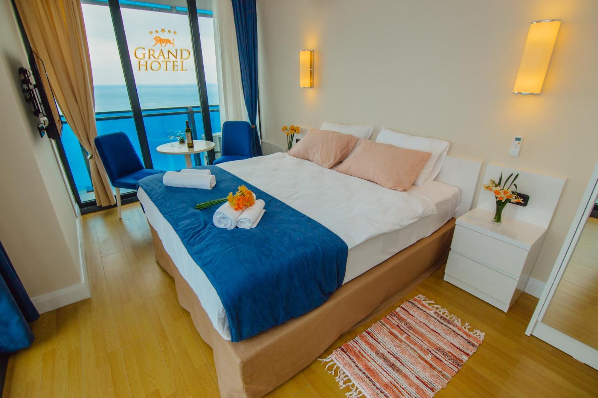 Grand Hotel ☆ Orbi City Batoemi Buitenkant foto